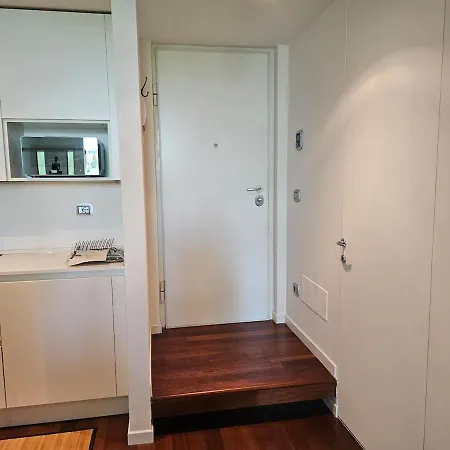 Apartament 107 *